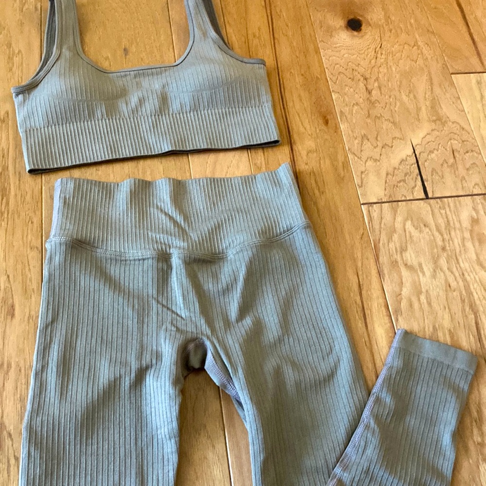 Beige/brown workout set